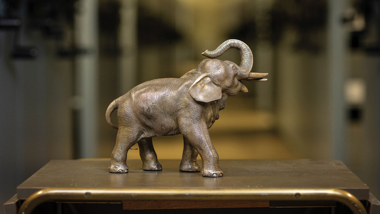 A metal circus elephant sculpture