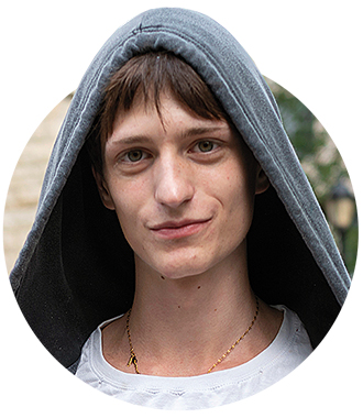 A headshot of Thomas Bakos